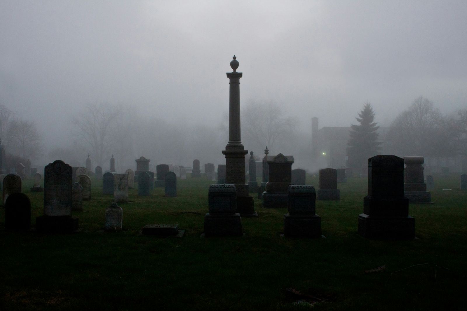 Un décor noyé dans un brouillard épais, photo d'illustration du podcast
