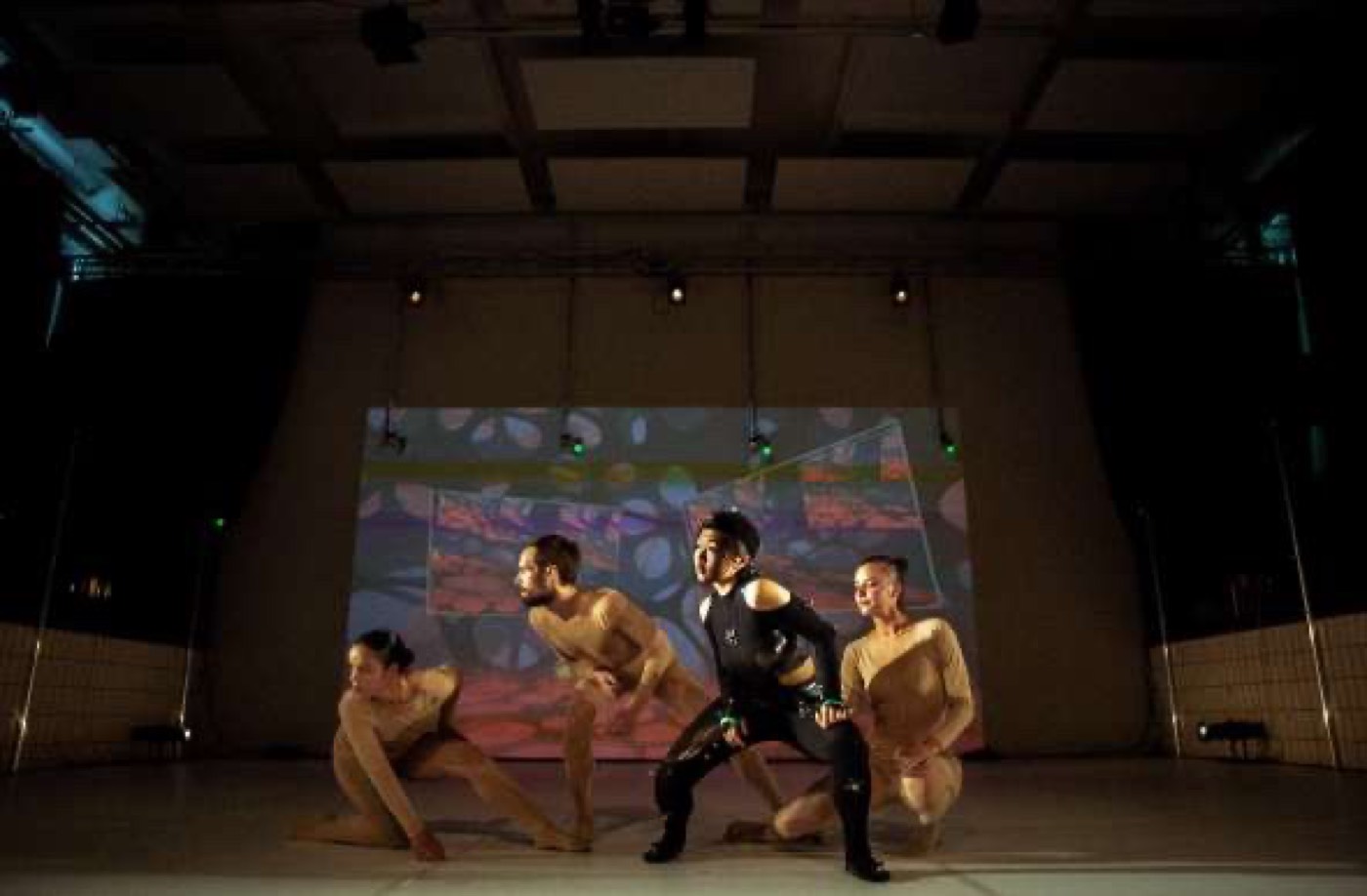Carly Lave — la danseuse et son double — IP Dance, p. 75