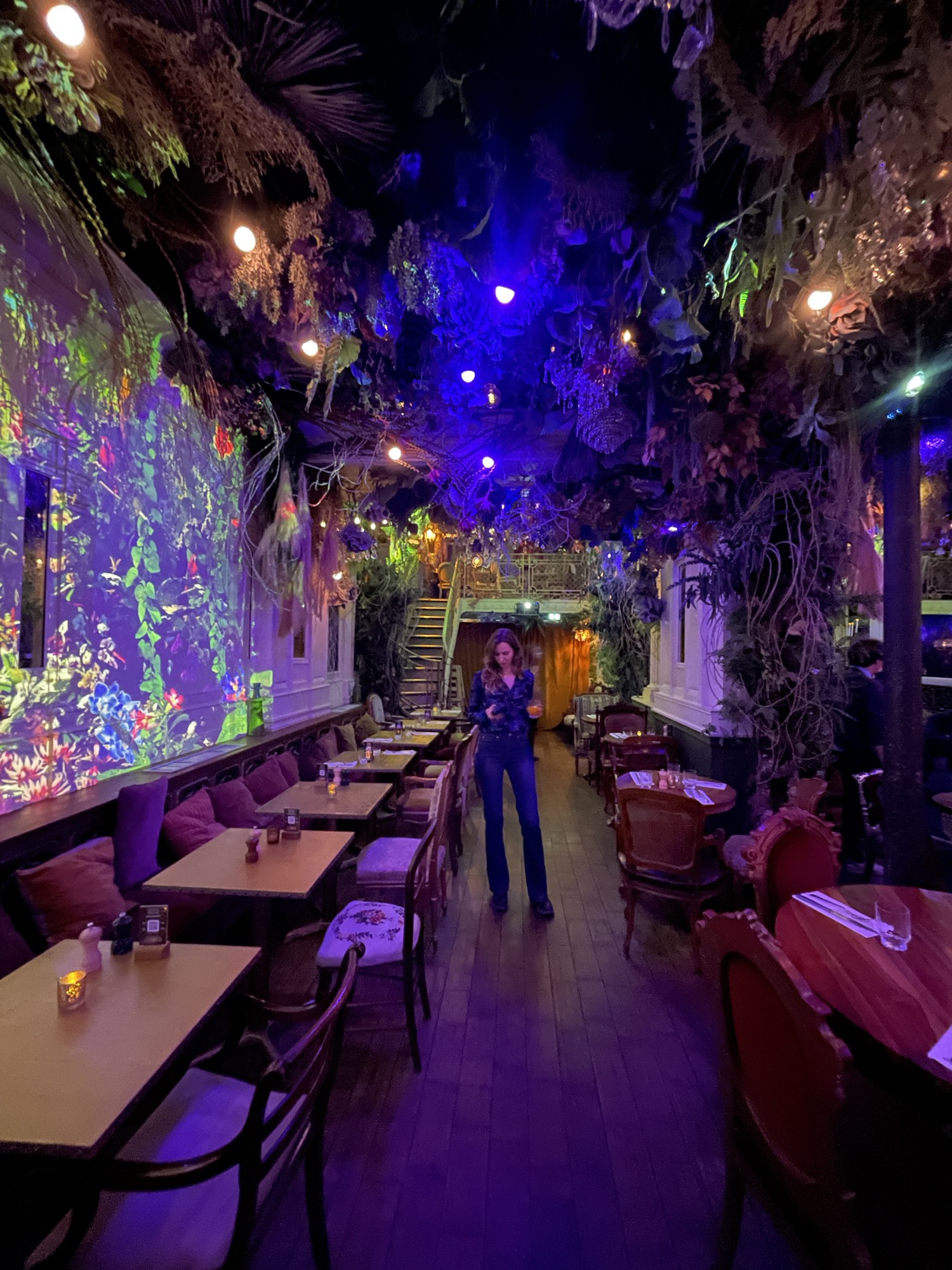 La salle du Jungle Palace pendant la soirée.